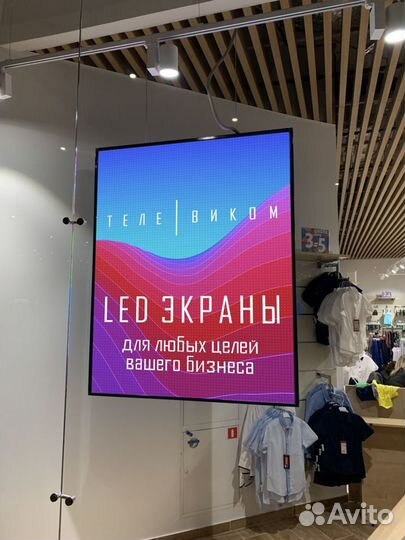 LED экран - в окне магазина