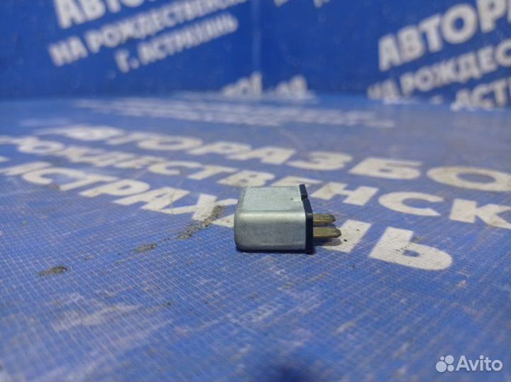 Предохранитель Audi A6C5 седан 2001