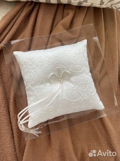 Подушечка для колец новая в коробке свадебная