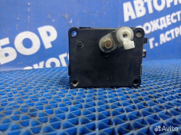 Моторчик заслонок отопителя Toyota Sprinter седан