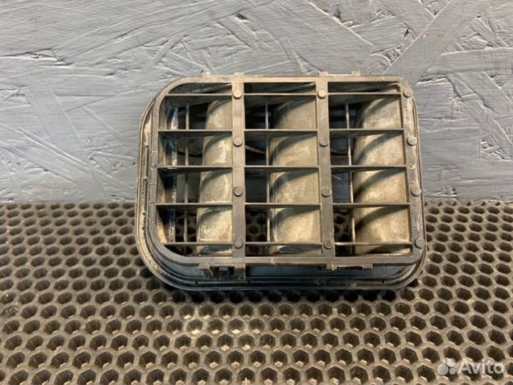 Решетка вентиляционная задняя правая Bentley