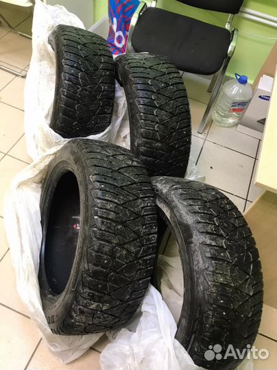 Dunlop SP Winter Ice 01 R16