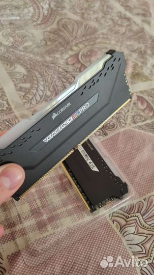 Corsair Vengeance RGB PRO DDR4 16Гб