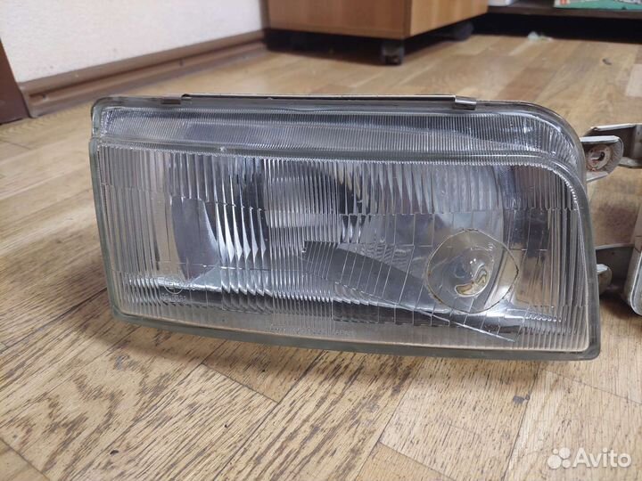 Фары Mitsubishi Space Wagon/Space Runner