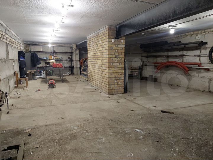 Гараж, > 30 м²