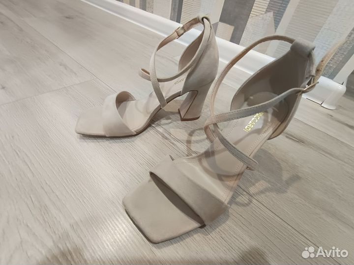 Босоножки женские