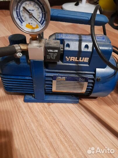 Вакуумная камера с вакуумным насосом