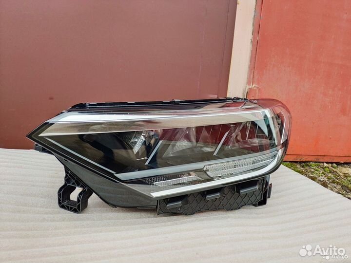 Фары передние левая фольксваген поло 2020-2021