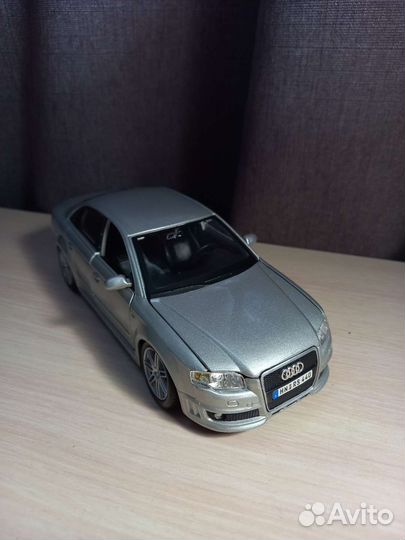 Audi RS4 Модель автомобиля