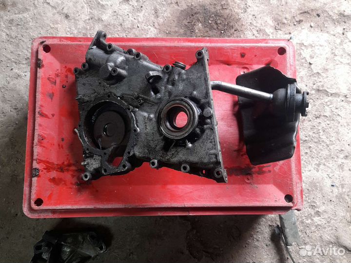 Передняя крышка двигателя Mercedes 102 мотор