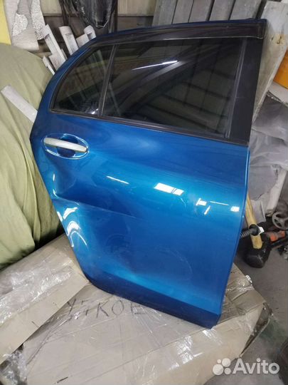 Дверь на Toyota-Vitz 2016г. по запчастям