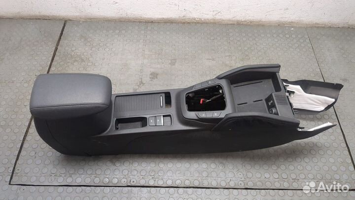 Консоль салона Ford Kuga 2019, 2021