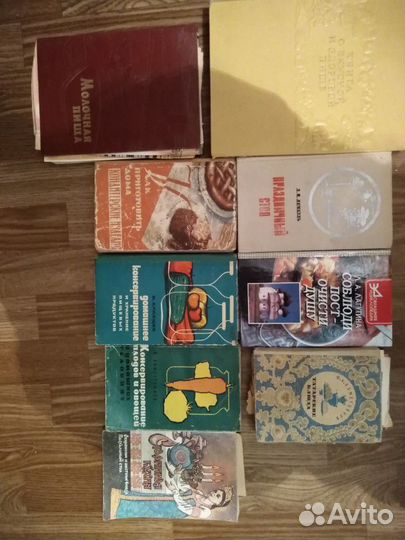 Книги с рецептами и обычные