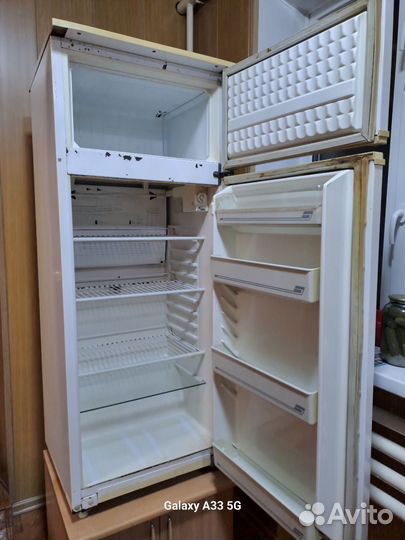 Два холодильника Nord и Stinol