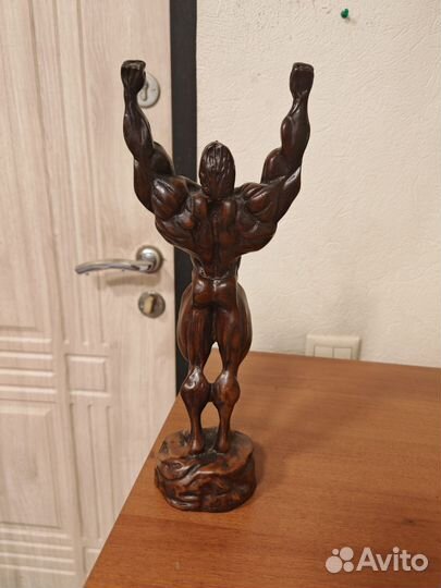 Бодибилдер статуэтка