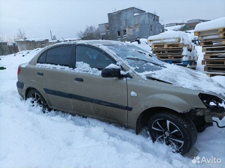 Крыло заднее правое Kia Rio 2 2007