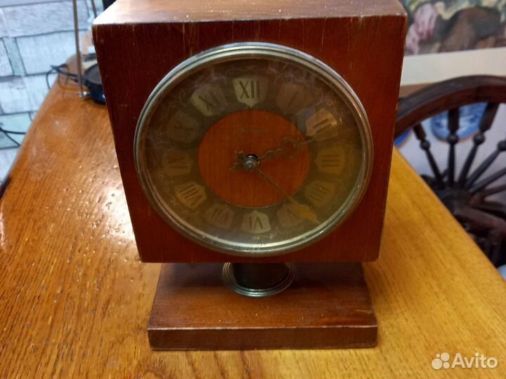 Настольные часы