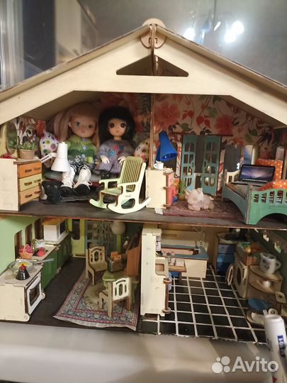 Кукольный домик с мебелью