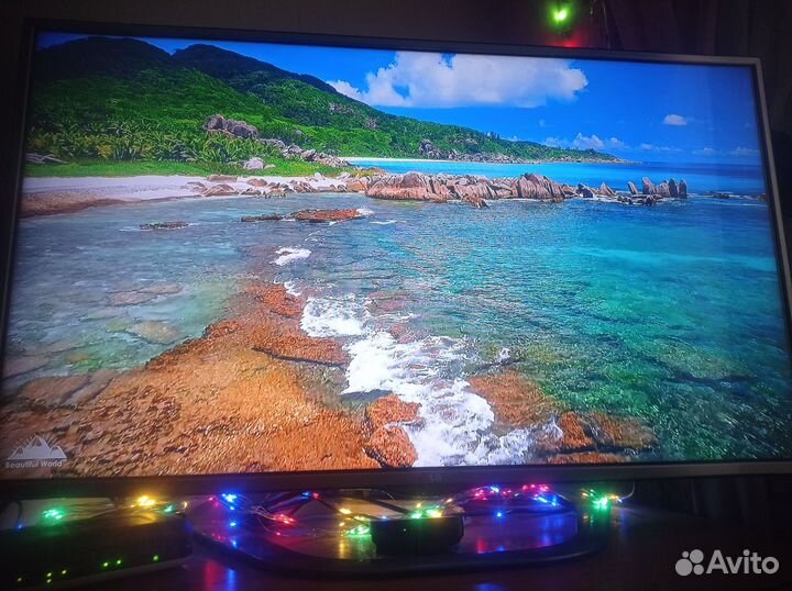 Классный 3D телевизор LG 42'