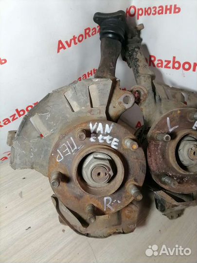 Поворотный кулак Nissan Vanette Mazda Bongo SK824W