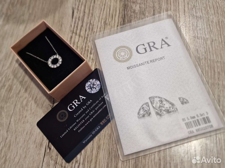 Шейное украшение с муассанитом