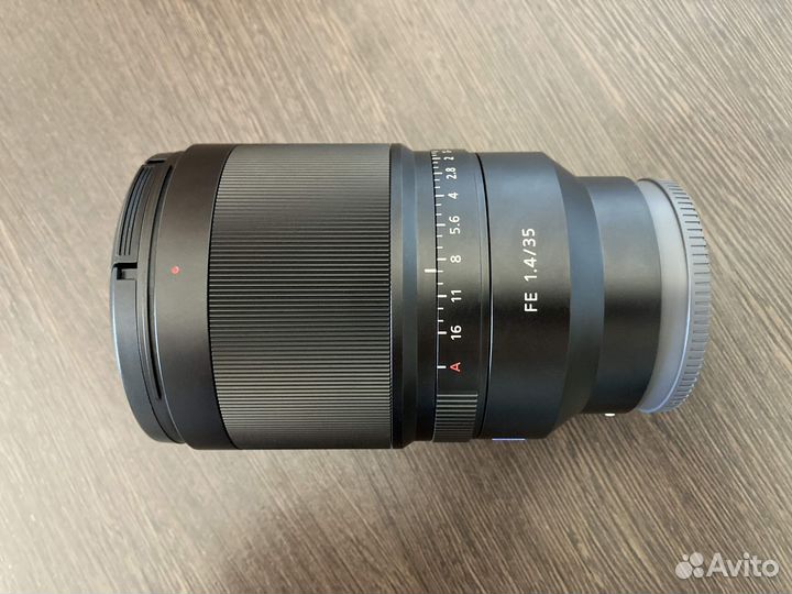 Объектив Sony 35mm f/1.4 (SEL35F14Z)