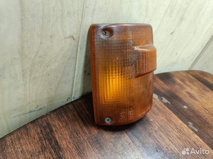 Указатель поворота левый Isuzu Trooper 1988