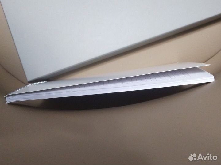 Тетрадь / блокнот в клетку