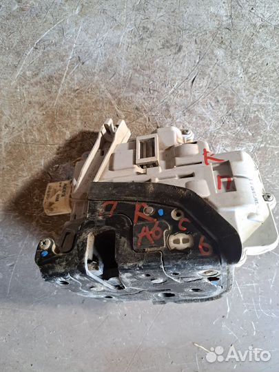 Замок двери передний Audi A6 C6