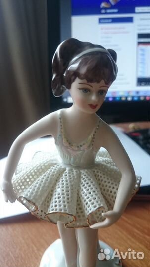 Фарфоровая статуэтка балерина