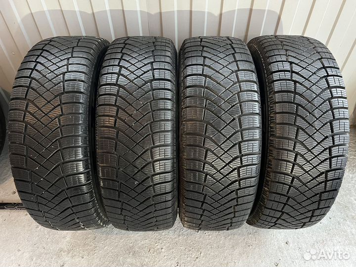 Pirelli Ice Zero FR 215/65 R16