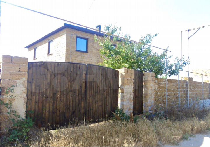 Коттедж 201 м² на участке 6 сот.