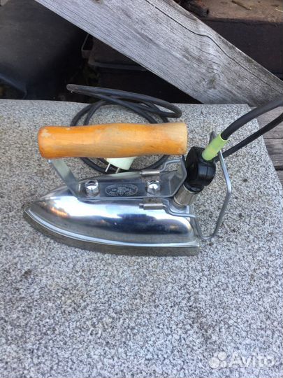 Утюг старинный