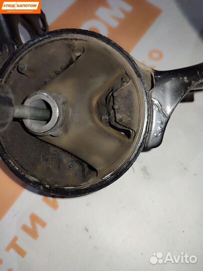 Подушка крепления двигателя левая Mitsubishi