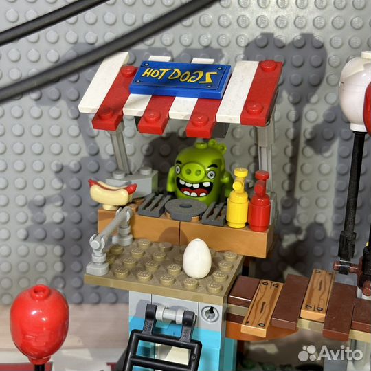 Lego Angry Birds Разгром Свинограда 75824