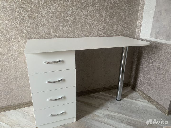 Стол для мастера маникюра бу