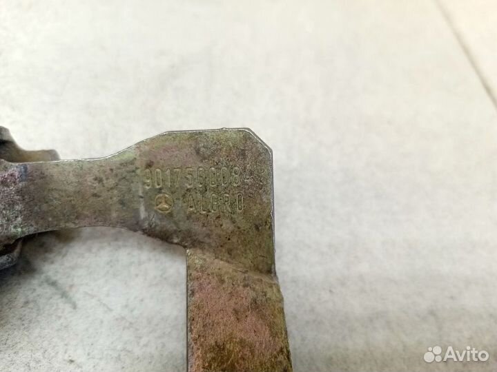 Замок капота Мерседес