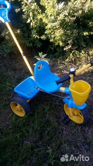 Трехколесный велосипед с ручкой