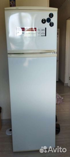 Холодильник бу на запчасти,подлежит ремонту