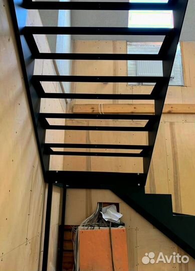 Лестницы г-образные под ключ