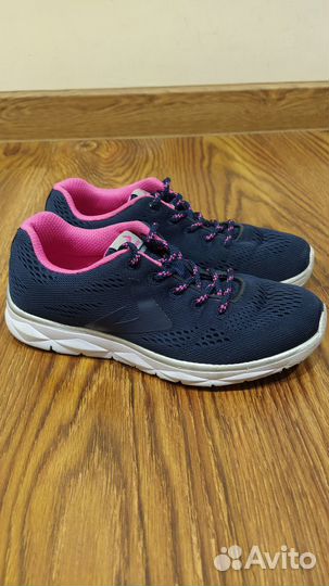 Продам кроссовки Demix 33p