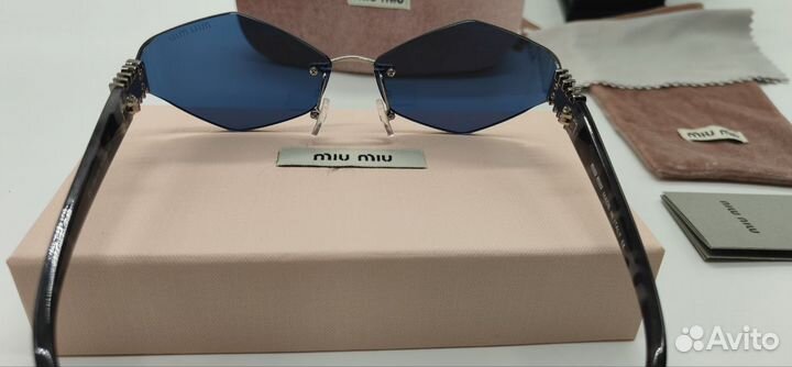 Солнцезащитные очки MIU MIU