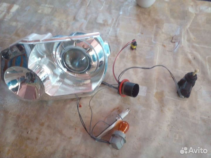 Фара правая ксенон Land Rover Frelander 2