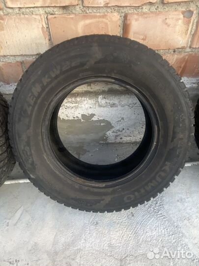 Kumho I'Zen KW22 205/70 R15 96T