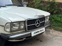 Mercedes-Benz W123 2.0 AT, 1983, битый, 225 000 км, с пробегом, цена 125 000 руб.