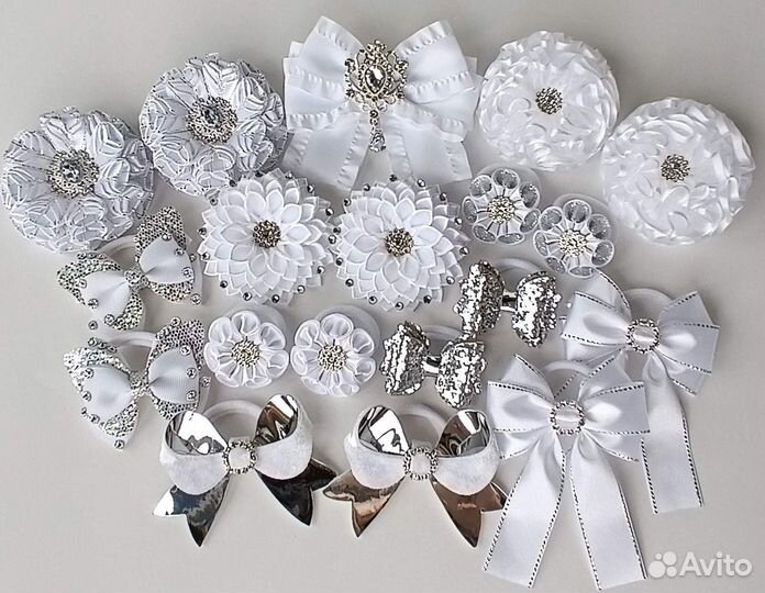 Белые банты
