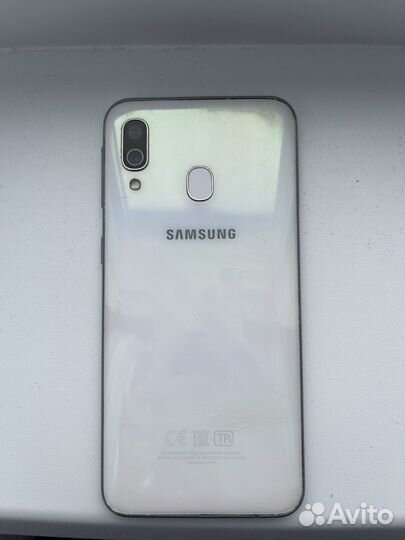 Samsung Galaxy A40, 4/64 ГБ