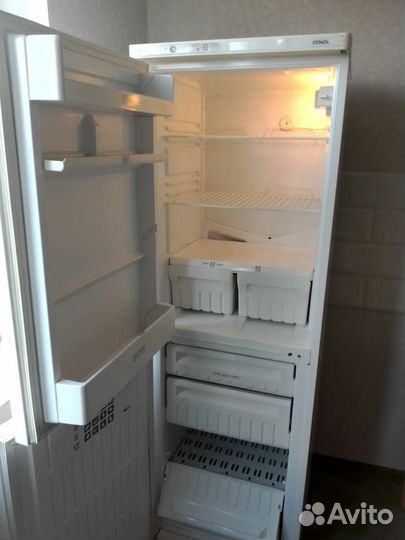 Продается отличный холодильник stinol