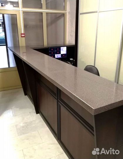 Ресепшн для офиса из искусственного камня