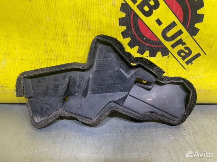Накладка (кузов внутри) левая Toyota Auris E150